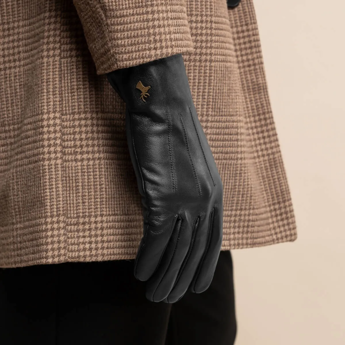 Jake (black) - sheepskin gloves with warm fleece lining & touchscreen feature