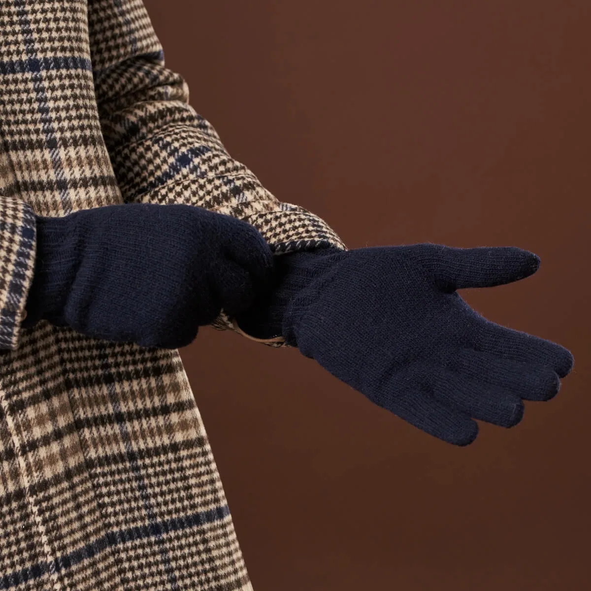 Luciano (dark blue) - Handmade Italian knitted wool gloves with luxurious cashmere lining