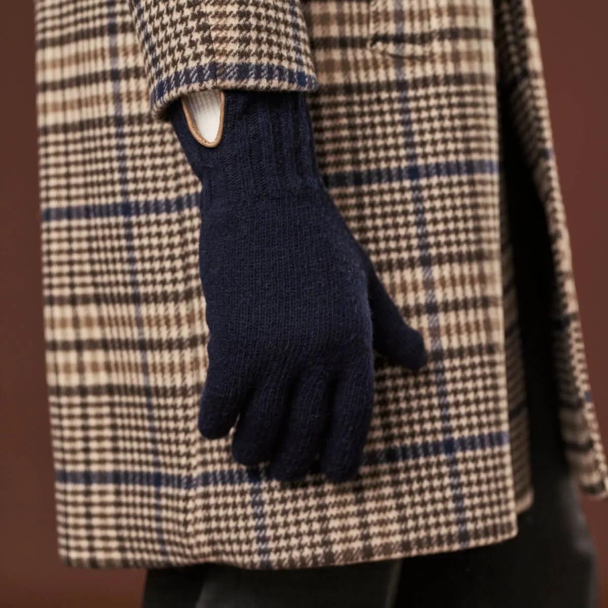 Luciano (dark blue) - Handmade Italian knitted wool gloves with luxurious cashmere lining