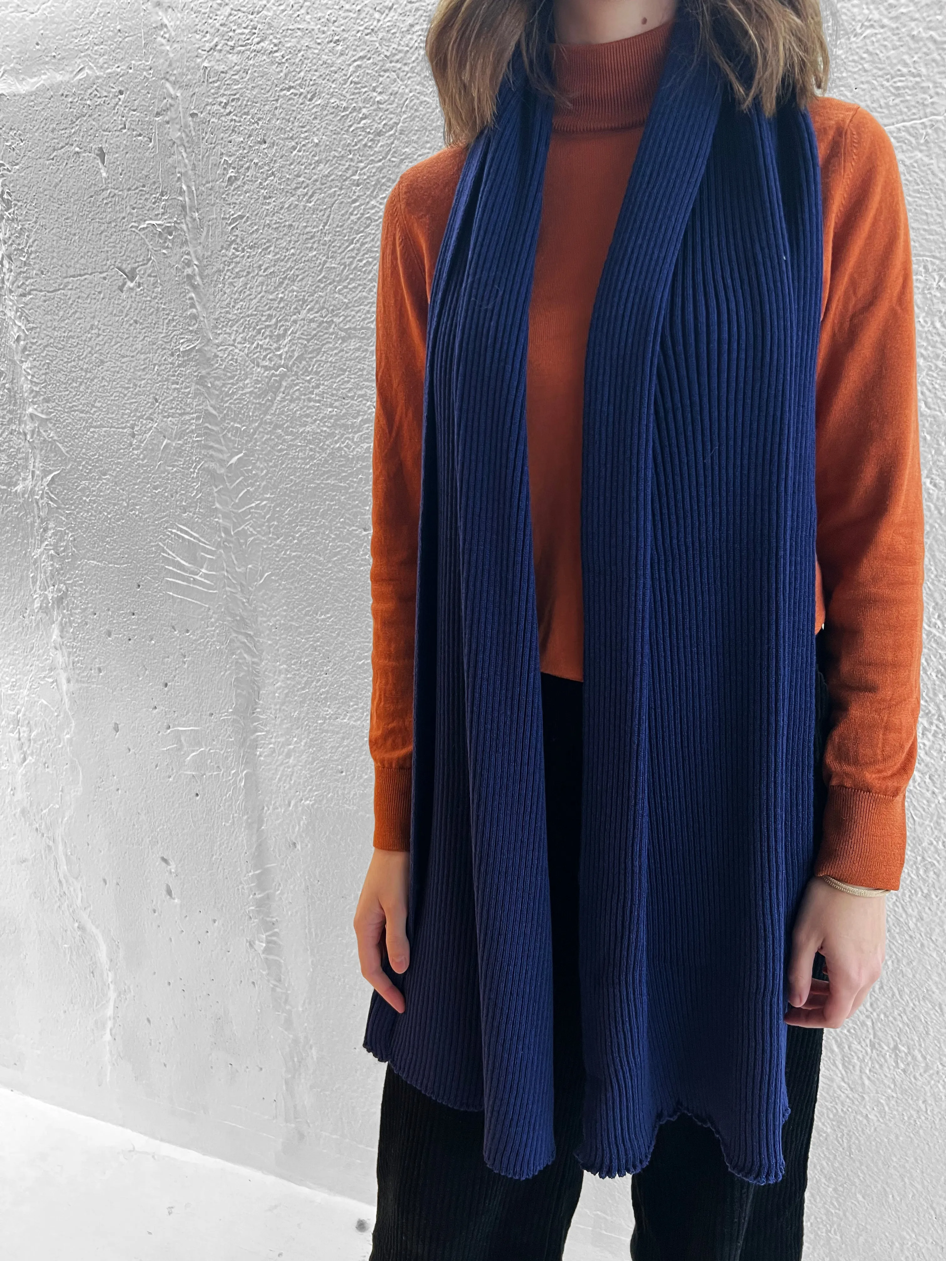 Pleated Merino Wool Scarf XL in Navy Blue color