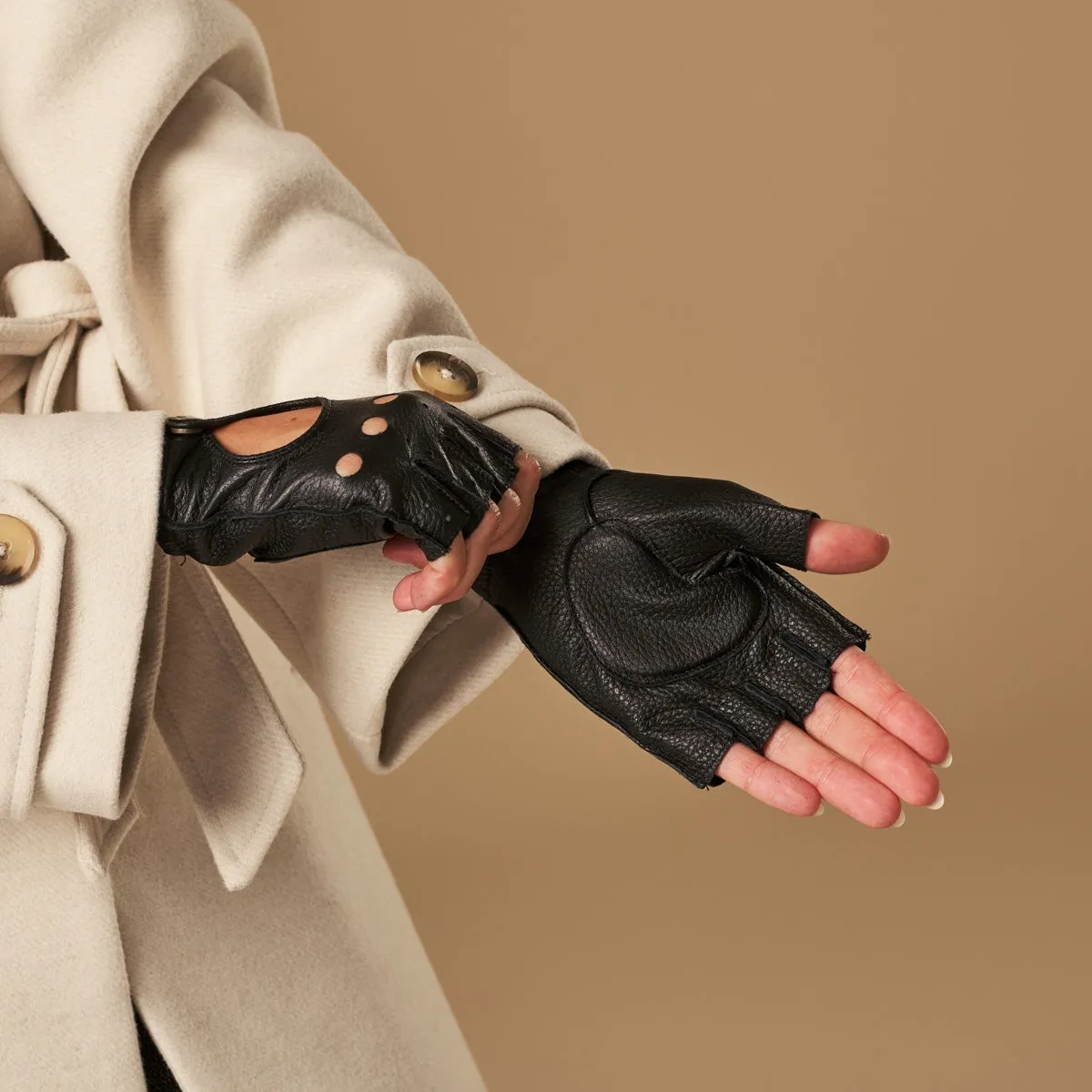 Robyn (black) – luxurious fingerless driving gloves made of American deerskin leather