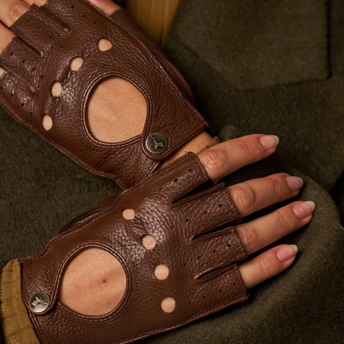 Robyn (brown) – luxurious fingerless driving gloves made of American deerskin leather